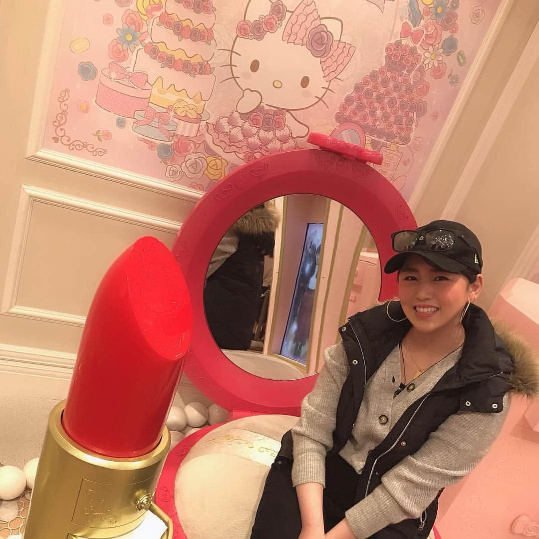 岡村咲さんのインスタグラム写真 - (岡村咲Instagram)「先日行ったピューロランドで💄💓キティちゃん大好き😍」3月28日 21時25分 - sakiokamura_official