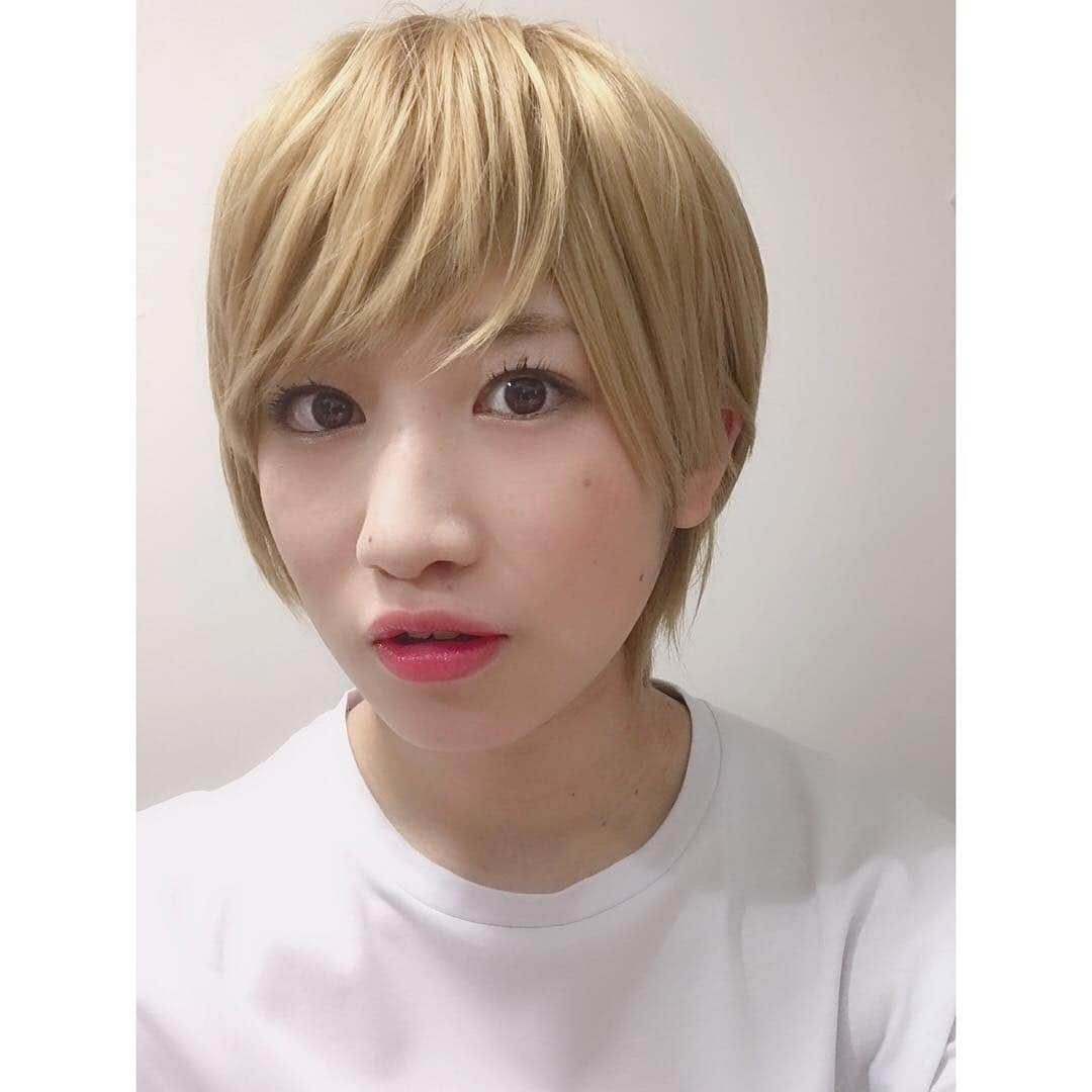 加藤一華さんのインスタグラム写真 - (加藤一華Instagram)「. 私ってほんと男顔だなぁと、 つくづく思う一花になりかけの 一華なのであった。。🤔笑 . こんなにフィットするなんてすごいよね😮！ . #shortcut #shorthair #hair #girl #me #五等分の花嫁 #veryshort」3月28日 21時29分 - ichika_kato