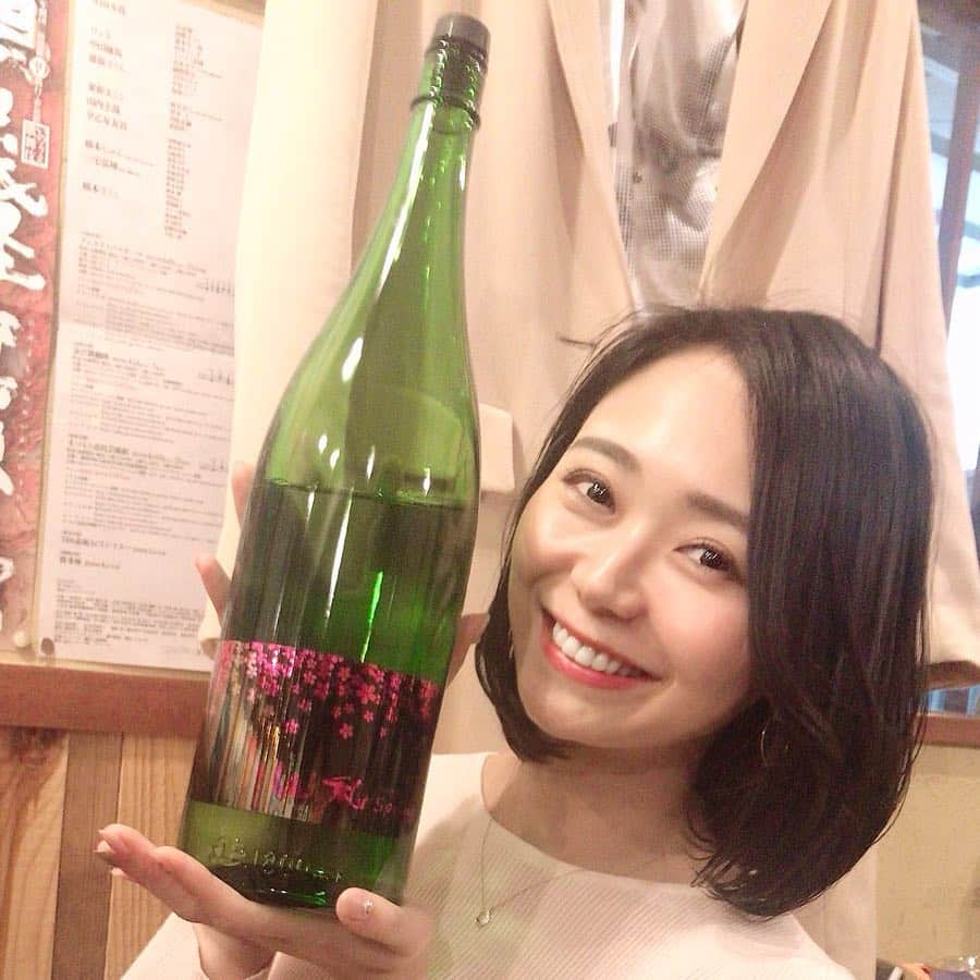 緑川静香さんのインスタグラム写真 - (緑川静香Instagram)「【しーたん日本酒録】  山和酒造@宮城 山和 純米吟醸 Spring  旨味と酸のバランスがとれた春限定の季節酒。  今年は桜が咲くのが早いのぉ〜とボーッとしてる間に散ってしまったらこれを見ながら一人夜桜をしましょう。  #しーたん日本酒録 #唎酒師 #日本酒 #日本酒女子 #日本酒好き #宮城 #山和酒造 #山和 #純米吟醸 #スプリング #夜桜ラベル #sake #japanesesake #sakestagram #일본술  #桜のラベルだから甘いのかなと思いきや #酸がきいてる #大人の果実 #お花見に持って行ってもいいよね #気付いたら桜咲いてる」3月28日 21時30分 - midorikawa_shizuka