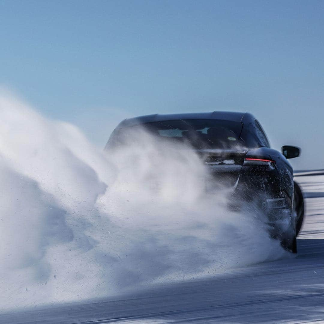 Porscheさんのインスタグラム写真 - (PorscheInstagram)「A true Porsche in every sense. The all-electric Taycan is entering the final stage of its vigorous testing. When finished it will have been tested in 30 countries over six million kilometers in temperatures ranging from minus 35 to plus 50 degree Celsius. #SoulElectrified #PorscheTaycan #Porsche #Taycan」3月28日 21時43分 - porsche