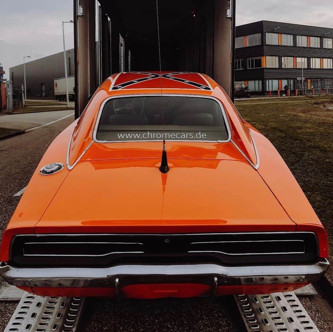 Classics Dailyさんのインスタグラム写真 - (Classics DailyInstagram)「Don’t miss your chance to see the last remaining 440 R/T General Lee ! It’s headed to Bakersfield !  Thanks @ChromeCars.De the Automotive Archeologists.  _ Tickets are onsale right now for the MuscleKingz Car Show & Concert. Featuring @KipMooreMusic, @MrBobbyBones and The Raging Idiots, @ParmaleeMusic, hundreds of cars and trucks, @BradDeberti will be drifting his 1000hp Drift Truck, the original cast from The Dukes of Hazzard including Daisy Duke, Luke Duke and an Original General Lee from the show! Get your tickets right now at www.MuscleKingz.com | @MuscleKingz_Show | April 13 | Bakersfield, Ca _ #concert #carshow #countrymusic #festival #beer #fun #bakersfield #country #countrygirls @chromecars.de #generallee」3月28日 21時54分 - classicsdaily