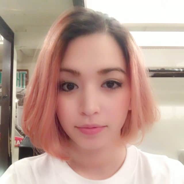 のインスタグラム：「PINK!!!!! Finally!!! I did it!! #pinkhair #ピンクヘア 遂にやっちゃった！！！ #プリシラ 本番からの美容院day 💇  #プリシラ色に染まる #ピンク #pink #hair #hairstyles #praha #美容室プラハ #springhascome」