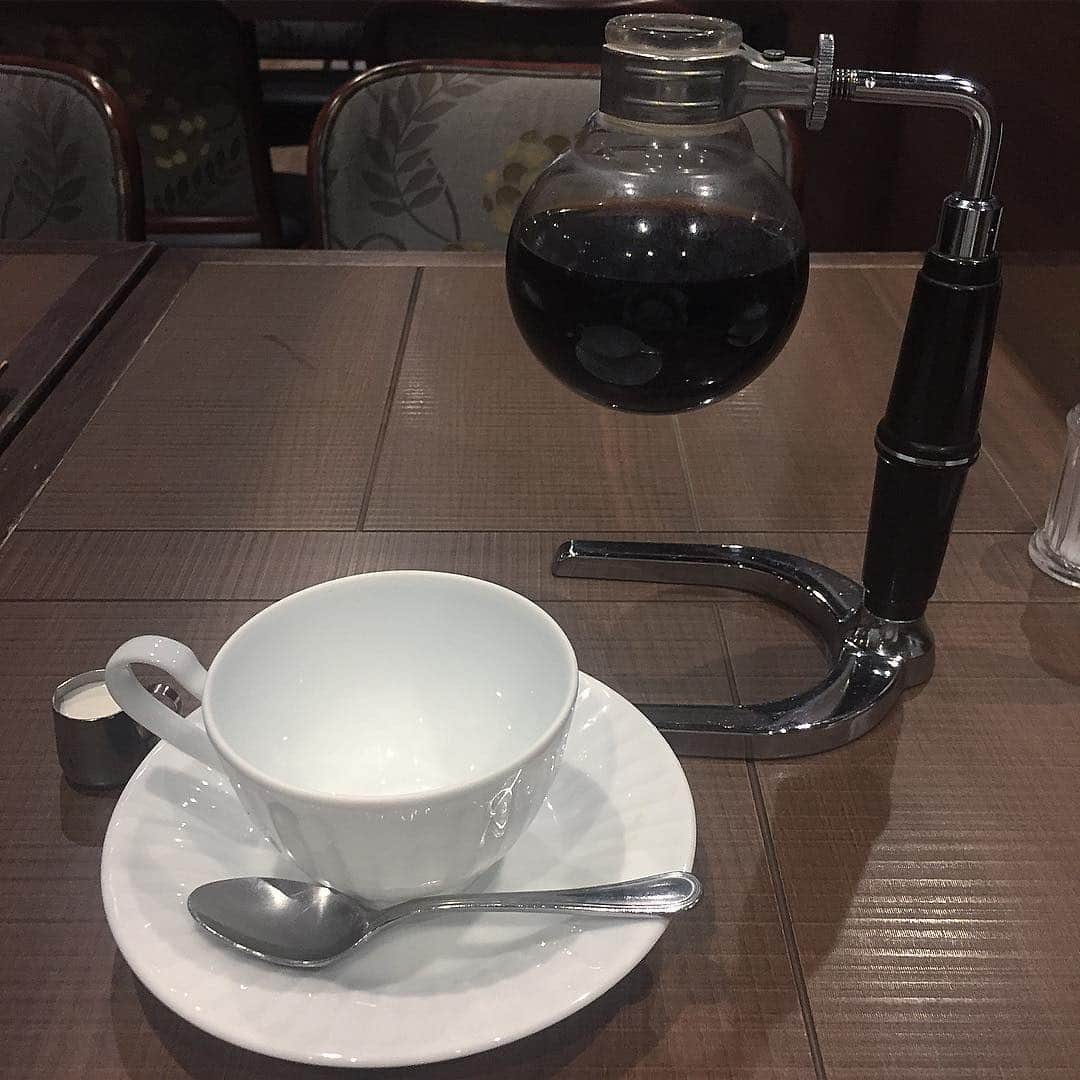 千畝あずみさんのインスタグラム写真 - (千畝あずみInstagram)「, , 倉式珈琲店で コーヒー飲んだよ , #倉式珈琲店 #カフェ #1人カフェ #カフェ巡り #コーヒー #珈琲 #サイフォン #サイフォンコーヒー #coffee #coffeetime #cafe」3月28日 21時50分 - azumimo129