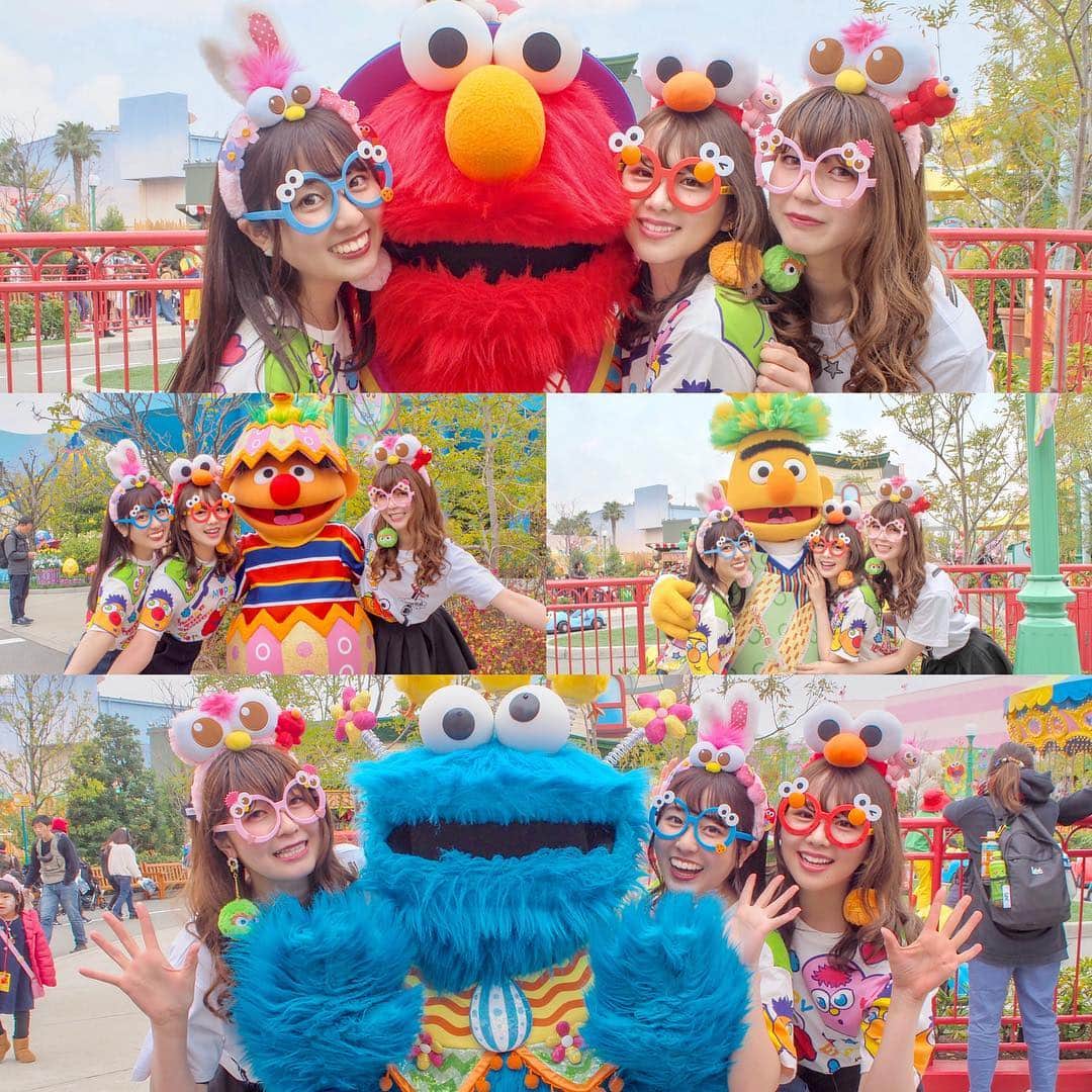 SHIHORINさんのインスタグラム写真 - (SHIHORINInstagram)「全部たのしかったけど、1番のお気に入りはスポットは﻿ エリア内がカラフルで可愛い #ユニバーサルワンダーランド 💐💕﻿ ﻿ ﻿ イースターの装飾になってたり🌷﻿ いるだけでわくわく🐰💕﻿ セサミストリートのイースターチュリトスも食べたよ😋いちご味が甘酸っぱくて美味しい😻﻿ ﻿ ﻿ タイミングよく、イースター限定コスチュームを着た﻿ キャラクターたちと会えて嬉しすぎた😆🌸﻿ ﻿ 一緒に踊ったり、グリーティングもできて最高だったな〜😍﻿ ﻿ ﻿ あとワールドストリートフェスティバルの﻿ セサミストリート™・ボリウッドっていうストリート・ショーも観たよ🕺💕﻿ ﻿ またまたみんなで一緒に踊って﻿ 盛り上がって楽しかった😆💭﻿ ボリウッドダンスにはまって頭から離れない〜〜💃笑﻿ ﻿ ストリート・ショーは1日にたくさん公演してるから、空いてる時間にふらっと参加出来るのも嬉しいね💓﻿ ﻿ ﻿ #universalstudiosjapan #USJ #大阪 #大阪旅行 #ユニバ #ユニバーサルスタジオジャパン #ユニバーサルイースターセレブレーション #ENJOYEASTER #pr #worldstreetfestival #イースター #イースターフード #エルモ #クッキーモンスター #キャラグリ #グリーティング #セサミストリートコーデ #ユニバコーデ #おそろいコーデ #ワールドストリートフェスティバル #ストリートショー  #セサミストリートボリウッド」3月28日 22時03分 - shihoriiin49