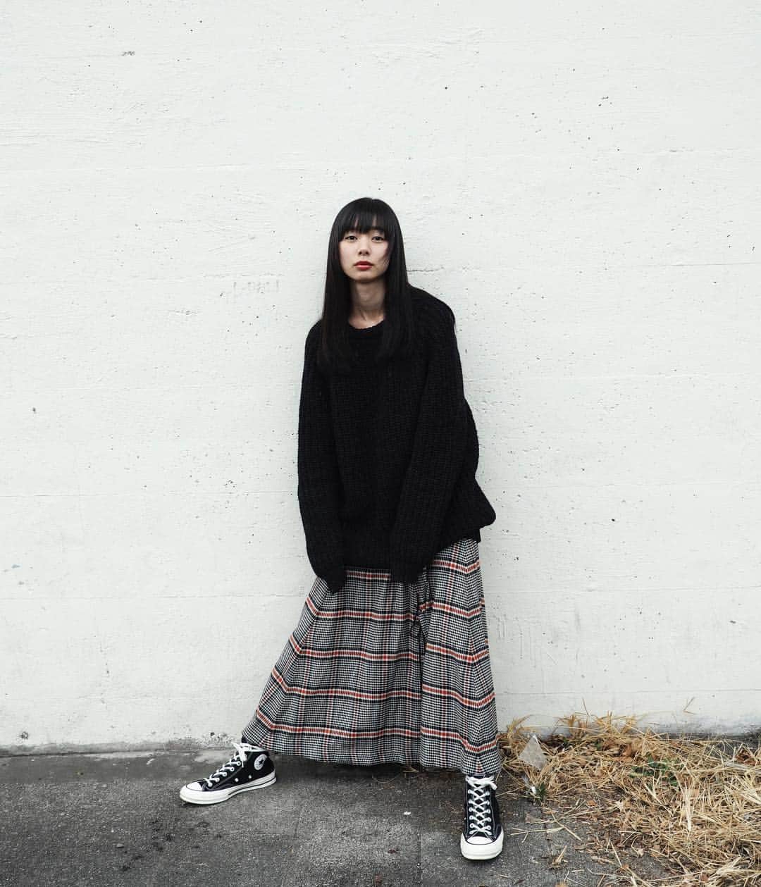きなりのインスタグラム：「いつの間にかスニーカー大好き人間になっていて、昨日もCONVERSEのイベントに行ったけどこのチャックテイラーは履きやすいから愛用してます👣たまにはヒール履いてよそ行きお洒落もしたいね春だし☺️🌸 とか言いつついつもダルダルのズルズルばかり着てしまう🤷🏻‍♀️ . . もうすぐ4月！元号もそろそろ変わるね、平成生まれのわたしからすると一大事な訳ですが、、新しい年！でもあるので今こうして自分のやりたいことに向けて新しいことをしていると、何だか楽しみも膨らみます🎈 人生でたった1度しかない変化の時に何をしていたかってすごく重要な気がする！どうせ思い出になるなら何かしてたいな〜って☺️🐣」