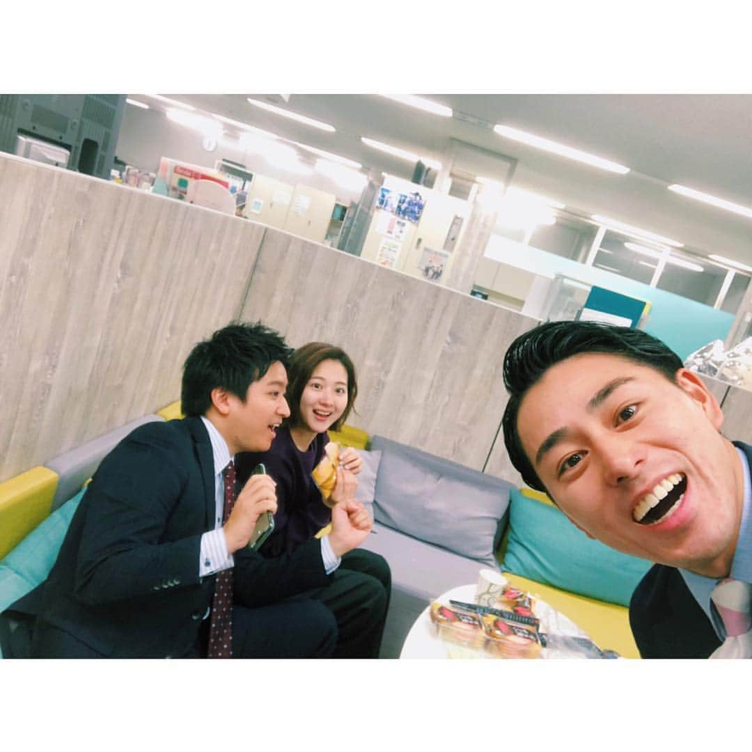 木村拓也さんのインスタグラム写真 - (木村拓也Instagram)「生放送終わりに後輩たちとまったりタイム #藤井アナ #永尾アナ #フジテレビ #今週は #フジテレビ開局60周年記念ウィーク #木村拓也」3月28日 21時59分 - takuya.kimura0801