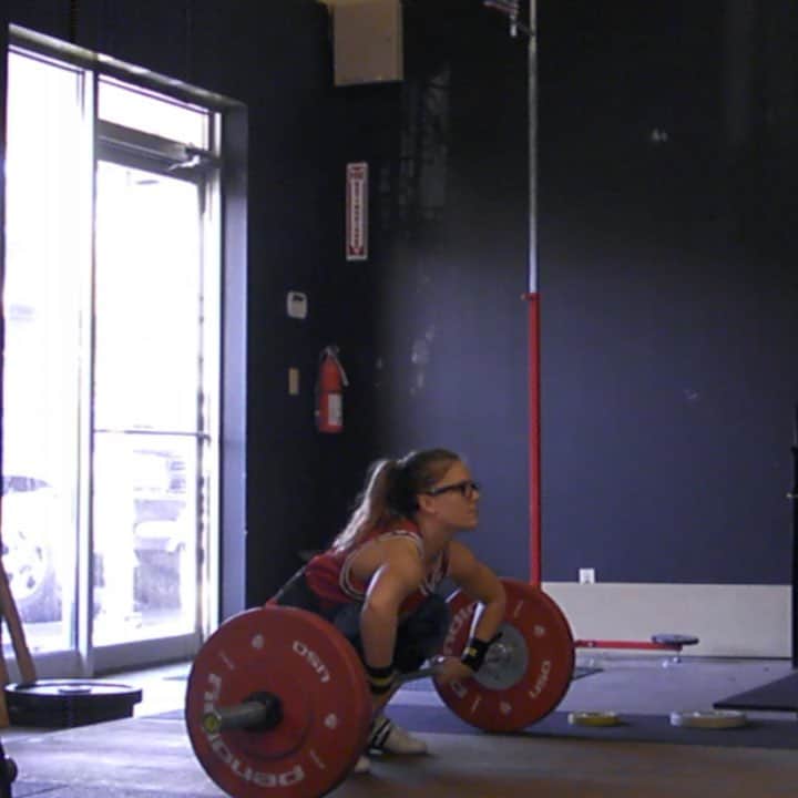 モーガン・キングのインスタグラム：「Throwback @chicagobulls jersey from @throwbacksnw with a sick throwback power clean and jerk. This was within the first 6 months of lifting where Dean went out of his way to create an all lifting environment for about 10 of us athletes. I am forever grateful to him and for the group of misfits we were crushing weights in the back of a tennis club. • • • #throwback #tbt #powerclean #jerk #startsomewhere #weightlifting #family #grateful #bellevue #tennisclub #nightweights」