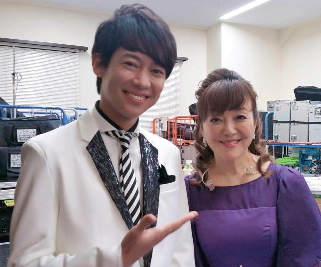 松阪ゆうきのインスタグラム：「2011年 震災の年に出演した ミュージカル「Les Misérables」でご一緒させていただいた、岩崎宏美さん。  被災地にボランティアで歌いにいくのにもご一緒して.... 久しぶりの再会でした。  名前が変わってお会いしても 優しいお人柄で覚えて下さってました。  先日の「演歌の乱」もご覧下さったみたいで、「いやあ流石だったわよ💕」とお褒め下さって感無量でした。  またご一緒させていただける日を楽しみにしています💕  #岩崎宏美 さん #nhkbsプレミアム #新bs日本のうた #名古屋 #4/14 #19:30〜 #oa #是非見てね #演歌歌手 #松阪ゆうき」