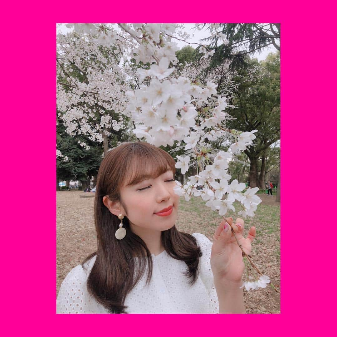 成田梨紗さんのインスタグラム写真 - (成田梨紗Instagram)「あっという間に3月終わっちゃう〜🌸﻿ ﻿ 桜たくさん見たいなあ〜🌸﻿ ﻿ ﻿ 最近はなぜか珍しくHKTの﻿ 『桜、みんなで食べた』が頭の中ぐるぐる🧐💭🎵﻿ ﻿ そろそろ月1ブログ更新しまーす😂﻿ ﻿ #桜 #sakura #出会いと別れの季節 #カラオケ行きたい」3月28日 22時10分 - narita_risa