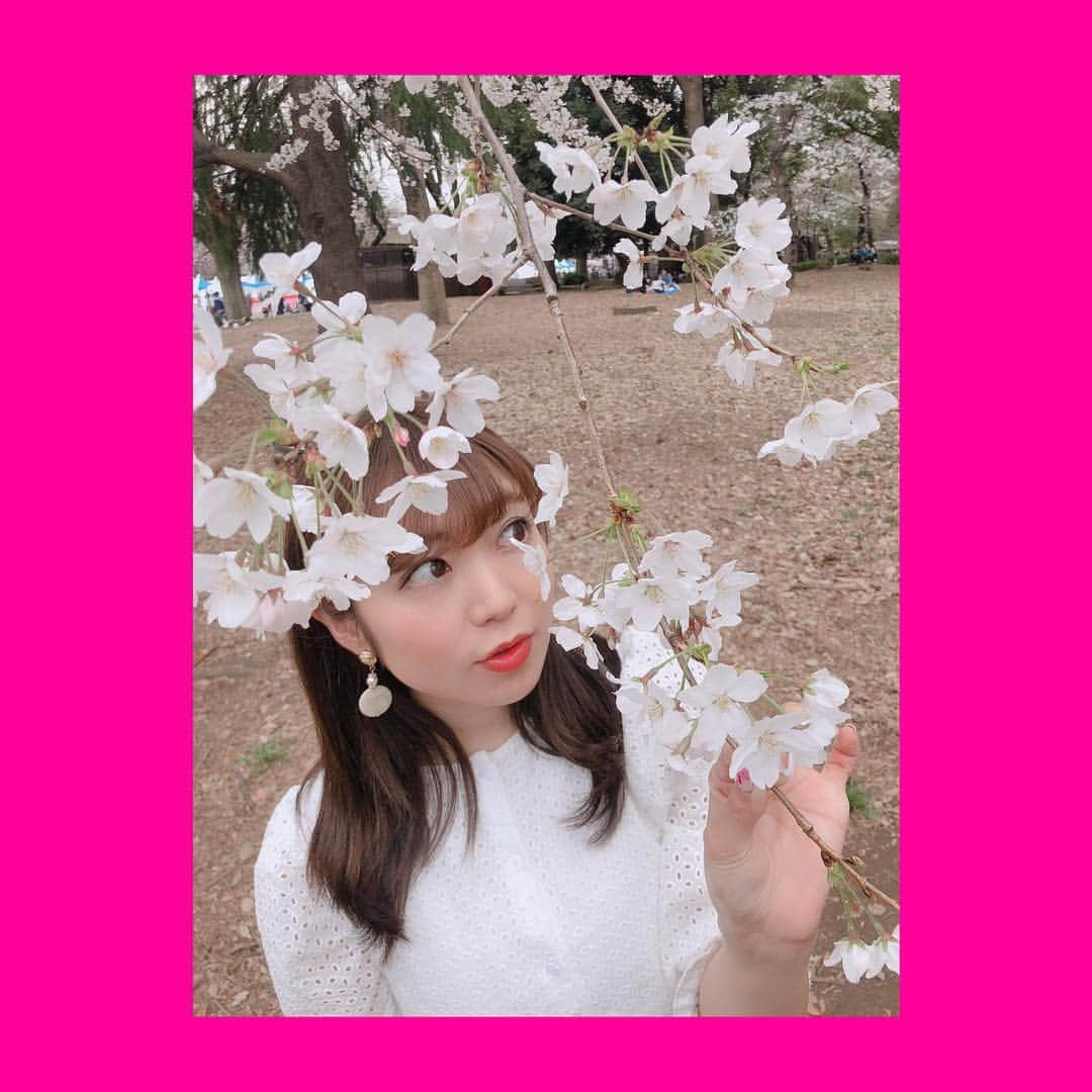 成田梨紗さんのインスタグラム写真 - (成田梨紗Instagram)「あっという間に3月終わっちゃう〜🌸﻿ ﻿ 桜たくさん見たいなあ〜🌸﻿ ﻿ ﻿ 最近はなぜか珍しくHKTの﻿ 『桜、みんなで食べた』が頭の中ぐるぐる🧐💭🎵﻿ ﻿ そろそろ月1ブログ更新しまーす😂﻿ ﻿ #桜 #sakura #出会いと別れの季節 #カラオケ行きたい」3月28日 22時10分 - narita_risa