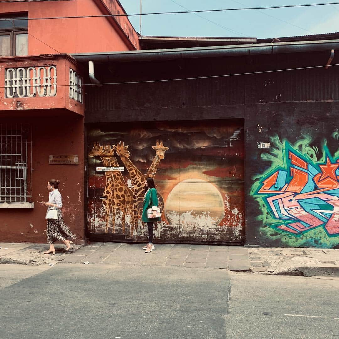 Monica Sordoのインスタグラム：「And it’s on! Exploring Guatemala with @sofiasofiajewelry today visiting @proyectosultravioleta ✨🙌🏻 #MonicaSordo #Guatemala」