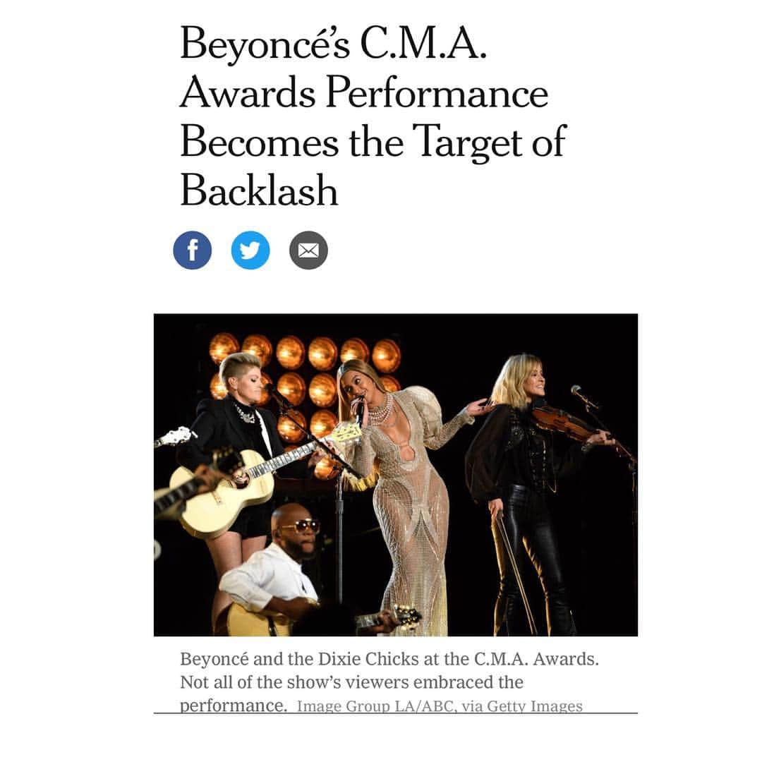 エブロ・ダーデンさんのインスタグラム写真 - (エブロ・ダーデンInstagram)「Apparently Country music even had issues with Beyonce .... 🤔」3月28日 22時29分 - oldmanebro