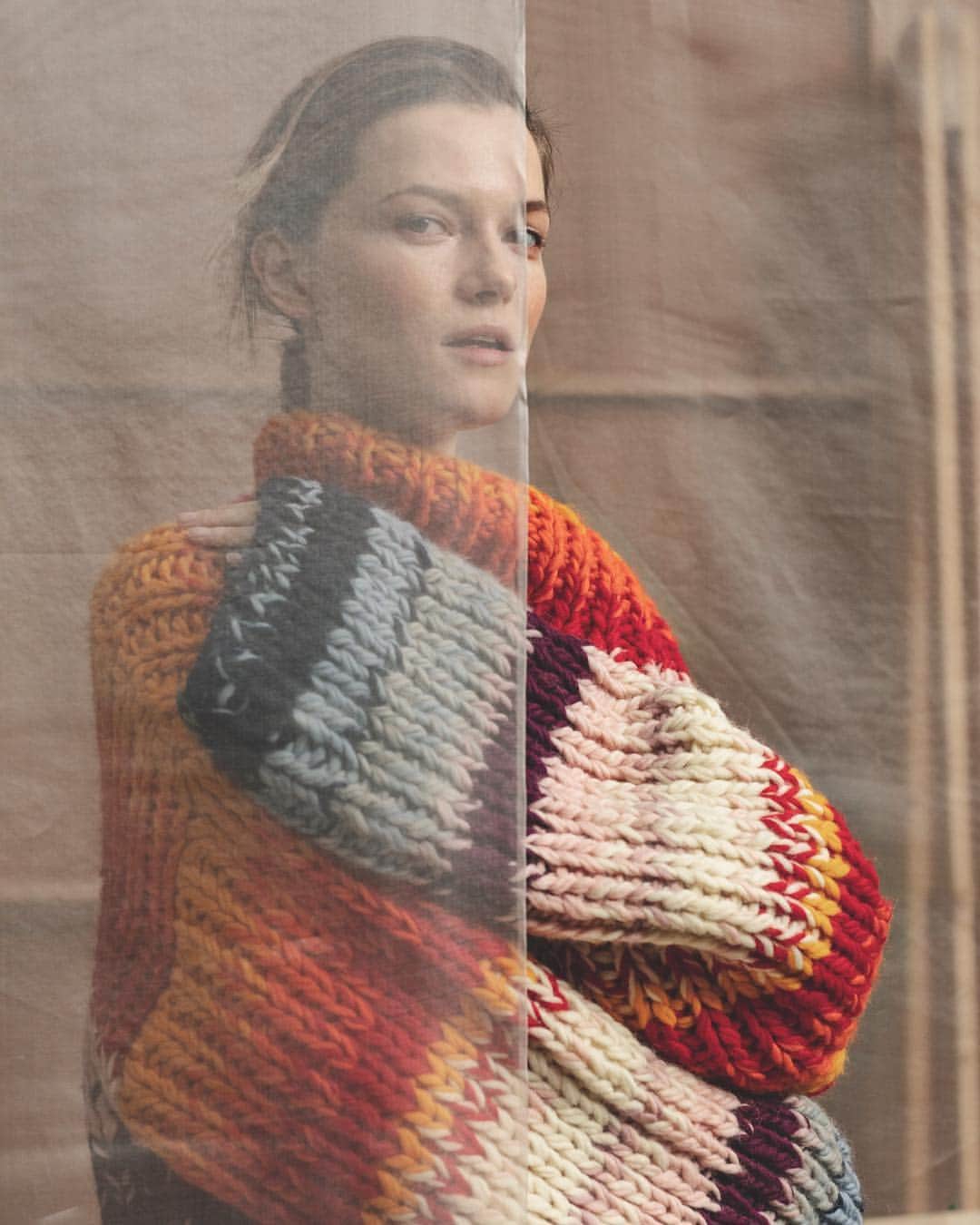 カシア・ストラスのインスタグラム：「Sustainable fashion meets high end fashion. ♻️💚🌎 Happy to be part of this cover story for @elledanmark by @marcovanrijt . If you want to learn more about this topic check these inspiring accounts: @globalfashionagenda @goodonyou_app ♻️💚 #sustainablefashion」