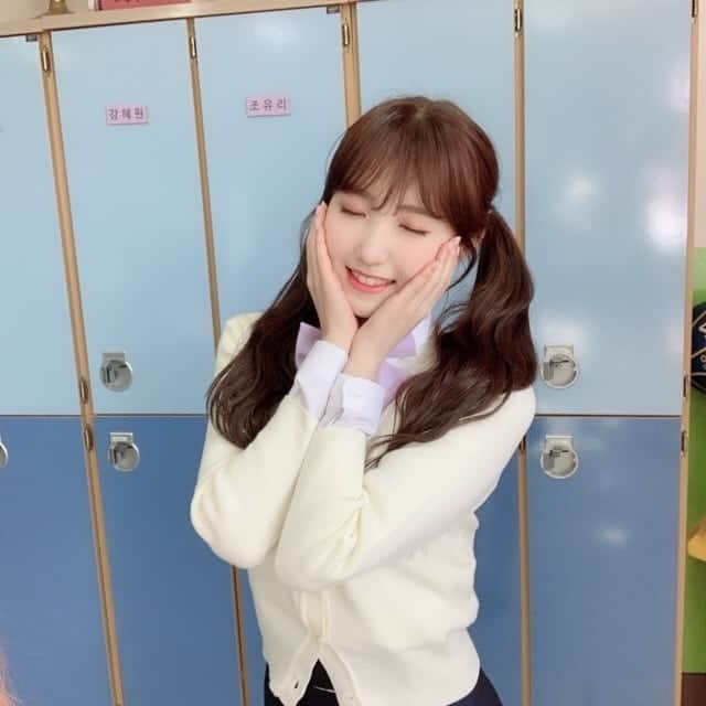 IZ*ONEさんのインスタグラム写真 - (IZ*ONEInstagram)「今夜23時〜は《IZ*ONE CHU!》第2話！ 私の『비밀 친구』は誰でしょうか🤭 楽しみにしててください😊💓 ⠀⠀⠀ ツインテールどうですか？👧🏻💦 ⠀⠀⠀ 오늘오후11:00~《IZ*ONE CHU!》2화!! 저의 『비밀 친구』는 누구~게🤭 기대해 주세요 😊💓 ⠀⠀⠀ 양갈래 어때요?👧🏻💦 ⠀⠀⠀ #히토미 #ひとみ #本田仁美 #IZONE #아이즈원 #アイズワン」3月28日 22時25分 - official_izone