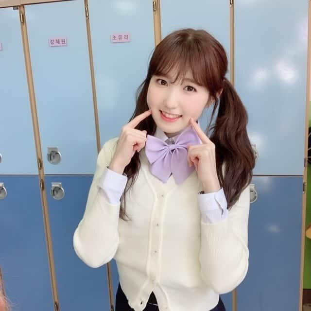 IZ*ONEさんのインスタグラム写真 - (IZ*ONEInstagram)「今夜23時〜は《IZ*ONE CHU!》第2話！ 私の『비밀 친구』は誰でしょうか🤭 楽しみにしててください😊💓 ⠀⠀⠀ ツインテールどうですか？👧🏻💦 ⠀⠀⠀ 오늘오후11:00~《IZ*ONE CHU!》2화!! 저의 『비밀 친구』는 누구~게🤭 기대해 주세요 😊💓 ⠀⠀⠀ 양갈래 어때요?👧🏻💦 ⠀⠀⠀ #히토미 #ひとみ #本田仁美 #IZONE #아이즈원 #アイズワン」3月28日 22時25分 - official_izone