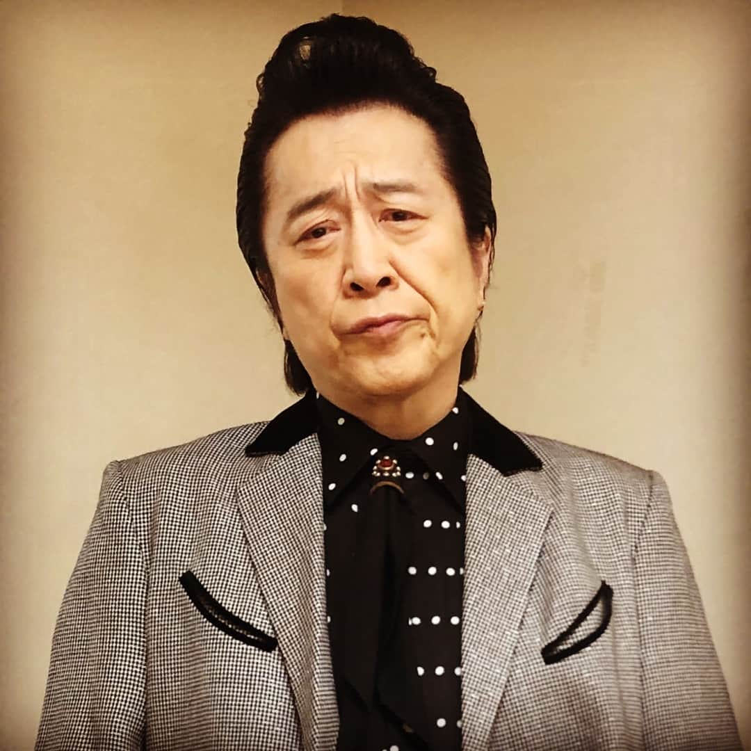 高橋ジョージさんのインスタグラム写真 - (高橋ジョージInstagram)「何か、、久々にリーゼントした、、な。久々にNHKの楽屋来たわ、、。 #虎舞竜 #高橋ジョージ #トラブル #リーゼント #エドワードジャケット #ロックンロール #ロカビリー  #愛的故事上集 #toraburyu #rocknroll #greaser #pomade #rockabilly #teds」3月28日 22時25分 - george_toraburyu