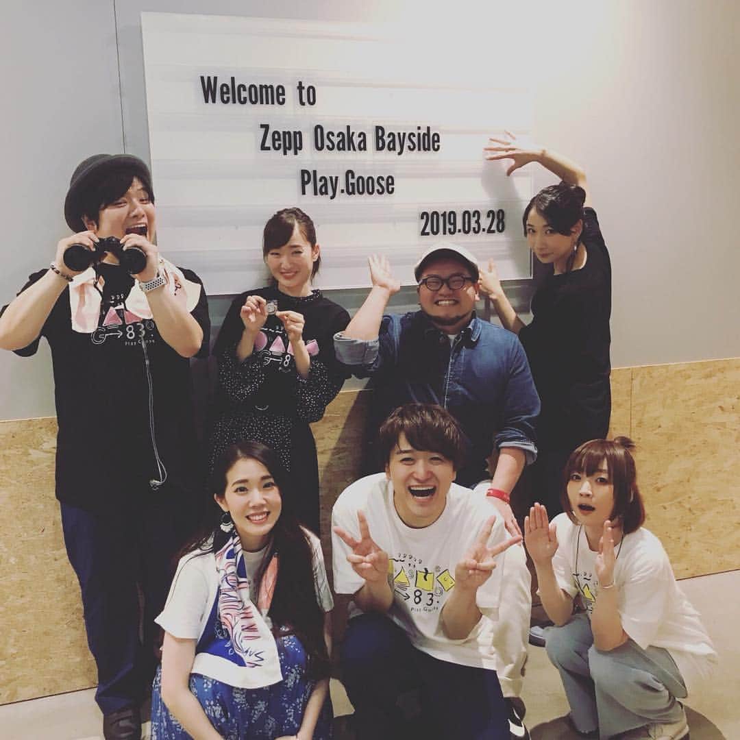 沙夜香のインスタグラム：「Goose tours "→83." 初日大阪が終わりました。 本当にありがとう！ 今日歌える幸せ、それを楽しんでくれる人がいる幸せ。  本当にありがとう！  そして、キミオシタオル見えてたよ！ありがとうーー❤️ #sayacan」