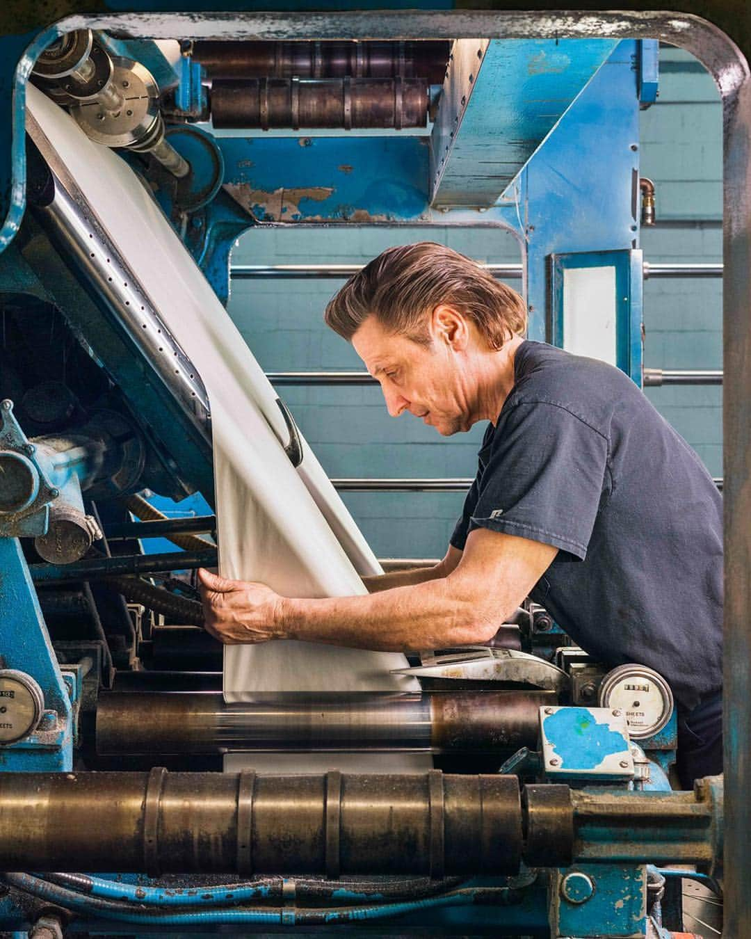 ニューヨーク・タイムズさんのインスタグラム写真 - (ニューヨーク・タイムズInstagram)「Craft, precision and unexpected beauty. That’s what the photographer Christopher Payne captured at The New York Times’s printing plant in College Point, Queens. @christopherpaynephoto made more than 40 trips to the factory over the course of 2 years to photograph the printing process for @nytmag. Visit the link in our profile to see more and read about the printing process. #📰」3月28日 22時32分 - nytimes