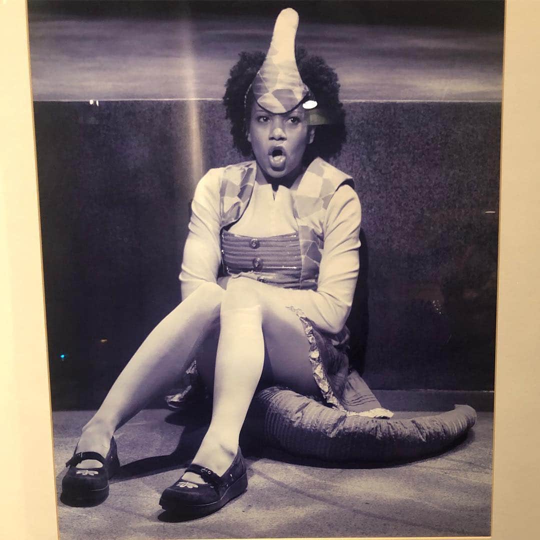 Kelly McCrearyさんのインスタグラム写真 - (Kelly McCrearyInstagram)「Just found out that yesterday was World Theatre Day so I thought I’d leave this photo of myself wearing a horn headband and a stuffed tail here. I believe the words coming out of my mouth at this exact moment were, “I’m so booooooored,” because that is what Mindy the 12-year old parasaurolophus would sing about.  #theaterkid #exceptiwasdefinitely25inthispic #regionaltheater #justhappytogetpaidtoact #itgetsbetter #tbt #worldtheatreday #naturalhair」3月28日 22時41分 - seekellymccreary