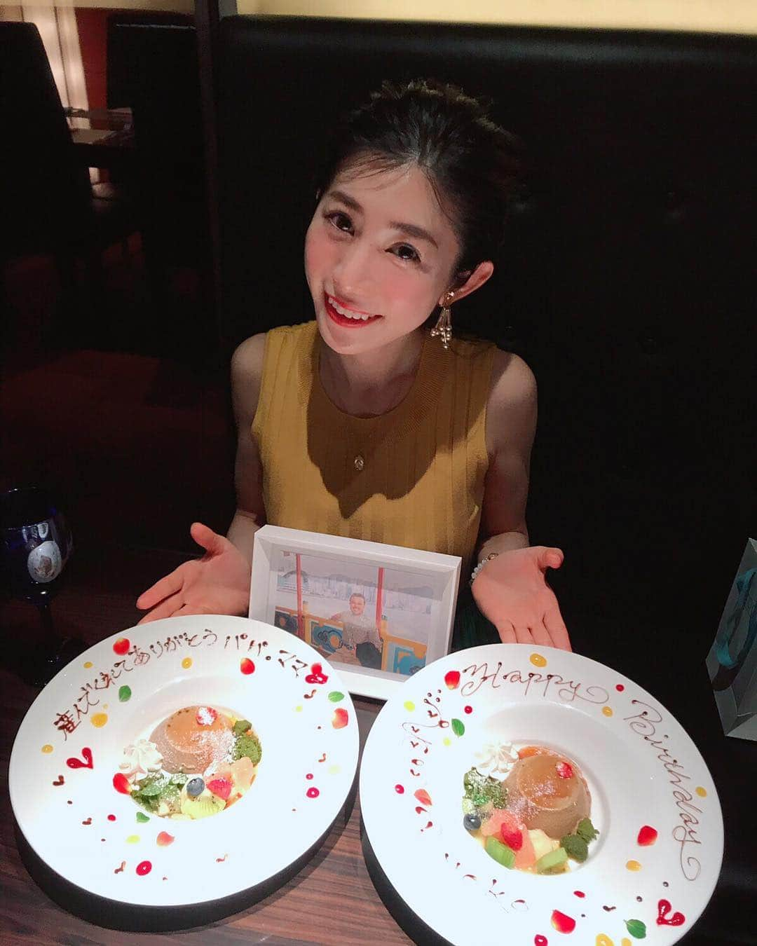 名越涼子さんのインスタグラム写真 - (名越涼子Instagram)「🎂 【産んでくれてありがとう、の日】 無事に34歳をむかえられました。 たくさんのメッセージ、本当に本当にありがとうございます。泣けるほど嬉しいです😭  毎年恒例の家族ランチ。 今年は父に見守ってもらいながら母としっぽり女子会。  父のことを口にするとしんみりするかと思いきや いたずらっ子みたいに無邪気に思い出を話す私と母。 うん、これが名越家だ。  生きてると色々なことがある。  でも  生きてるから色々なことがある。  この記憶を持ったまま学生に戻れたら どんな未来をつくれるんだろう、なんて考えることがあるけど  やっぱり未来がわからないから 人生は面白い。  34歳もきっと 想像を超える一年になるだろうし 自分を突破する一年にしたい。  それにしても 「34歳になったのねぇ...」としみじみ話す母を見ていると、胸が熱くなる。  守るべき存在は、私自身を強くしてくれる。  一一一一一一一一一一一一一一一一一一一一一 #happybirthday#birthday#34歳#mybirthday#産んでくれてありがとう#kazan#ginza#女子会#母と娘#ありがとう#感謝#誕生日#おめでとう#お祝い#お祝いご飯#乾杯#cheers」3月28日 22時54分 - nagoshi_ryo