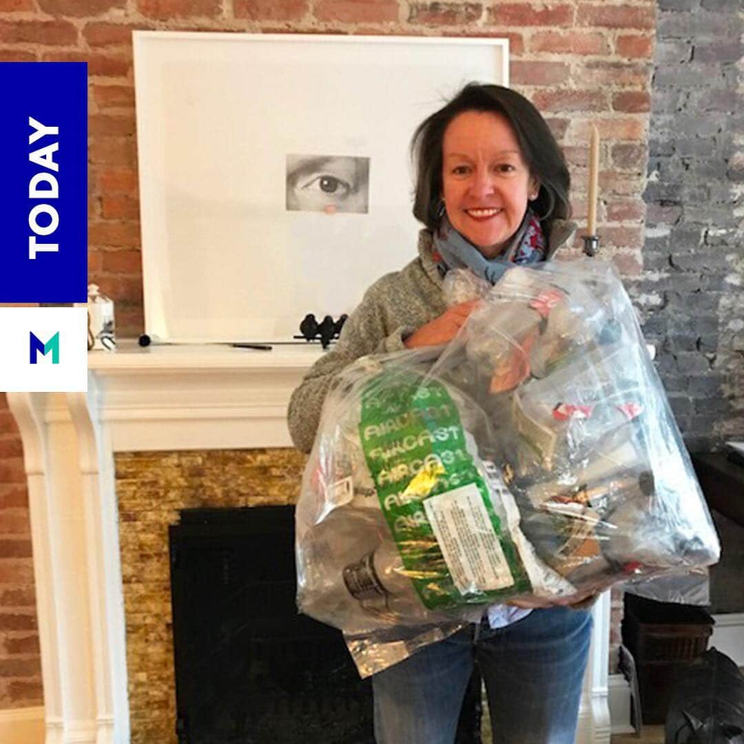 Marsさんのインスタグラム写真 - (MarsInstagram)「Today, we’re highlighting an Associate who is walking the walk and spreading sustainable inspiration. Lisa Manley, Global Sr. Director of Sustainability Engagement & Partnerships, decided to collect all of her single-use plastic over a month. By putting her plastic use into perspective, she found new ways to cut down in her day-to-day use. At Mars, we believe systemic change and individual change go hand in hand. Together with others, we hope to reach our goal of having 100% of our packaging be recyclable, reusable or compostable at scale by 2025. #TomorrowStartsToday」3月28日 23時00分 - marsglobal