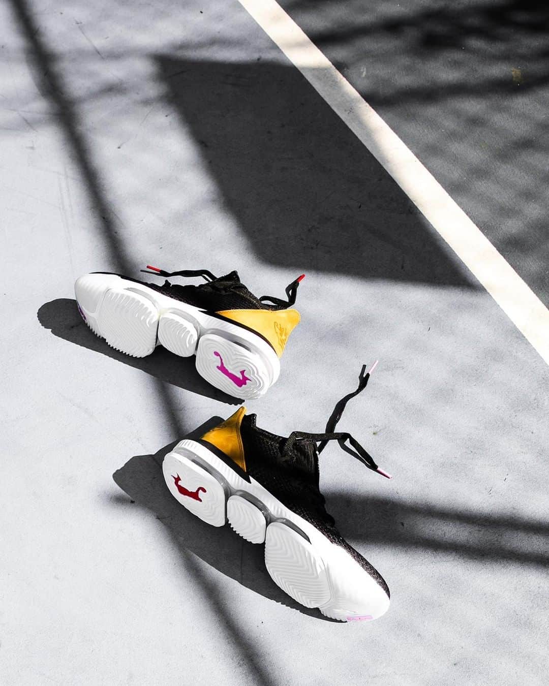 のインスタグラム：「Inspired by one of the greatest hip-hop albums of all time. 📀 #Nike Lebron 16 Low 'Soundtrack' Available Now, In-Store and Online」