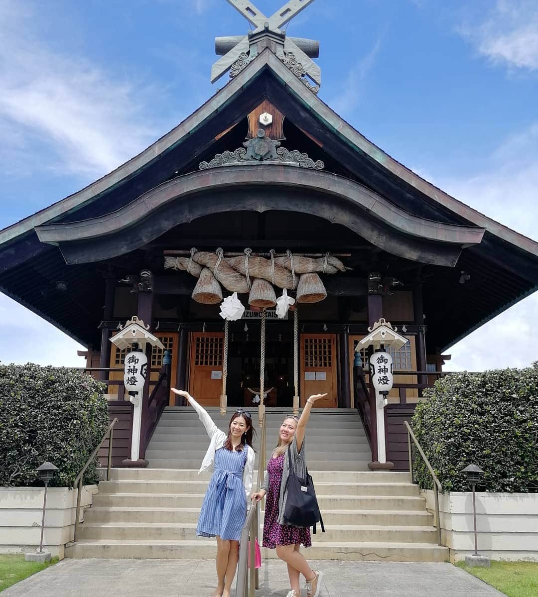 杉山由紀子さんのインスタグラム写真 - (杉山由紀子Instagram)「行きたかったハワイの出雲大社へ💖💖💖 * 日頃の御縁の感謝をのべに✨ * 本当にいつもありがとうございます🙏✨ * しめ縄が本当に凄いパワー感じた!! * そしてレイをつけてて可愛かった💖 * * #Hawaii #ハワイ #出雲大社 #ハワイ出雲大社 #感動 #感謝 #御縁 #パワースポット #念願 #sea #sky #love #flower #旅行 #リゾート」3月28日 23時20分 - yukikosugiyama