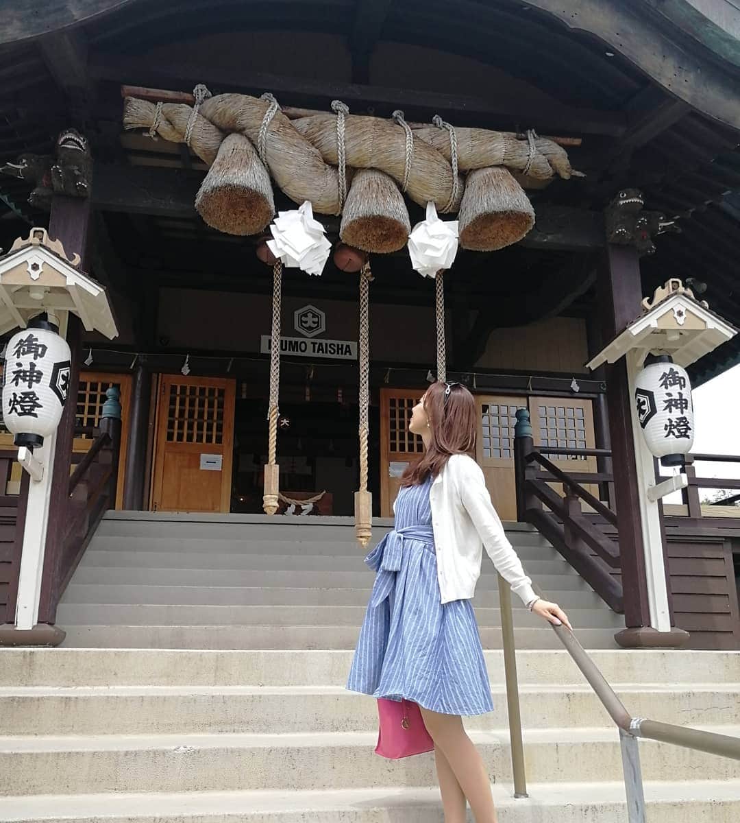 杉山由紀子さんのインスタグラム写真 - (杉山由紀子Instagram)「行きたかったハワイの出雲大社へ💖💖💖 * 日頃の御縁の感謝をのべに✨ * 本当にいつもありがとうございます🙏✨ * しめ縄が本当に凄いパワー感じた!! * そしてレイをつけてて可愛かった💖 * * #Hawaii #ハワイ #出雲大社 #ハワイ出雲大社 #感動 #感謝 #御縁 #パワースポット #念願 #sea #sky #love #flower #旅行 #リゾート」3月28日 23時20分 - yukikosugiyama