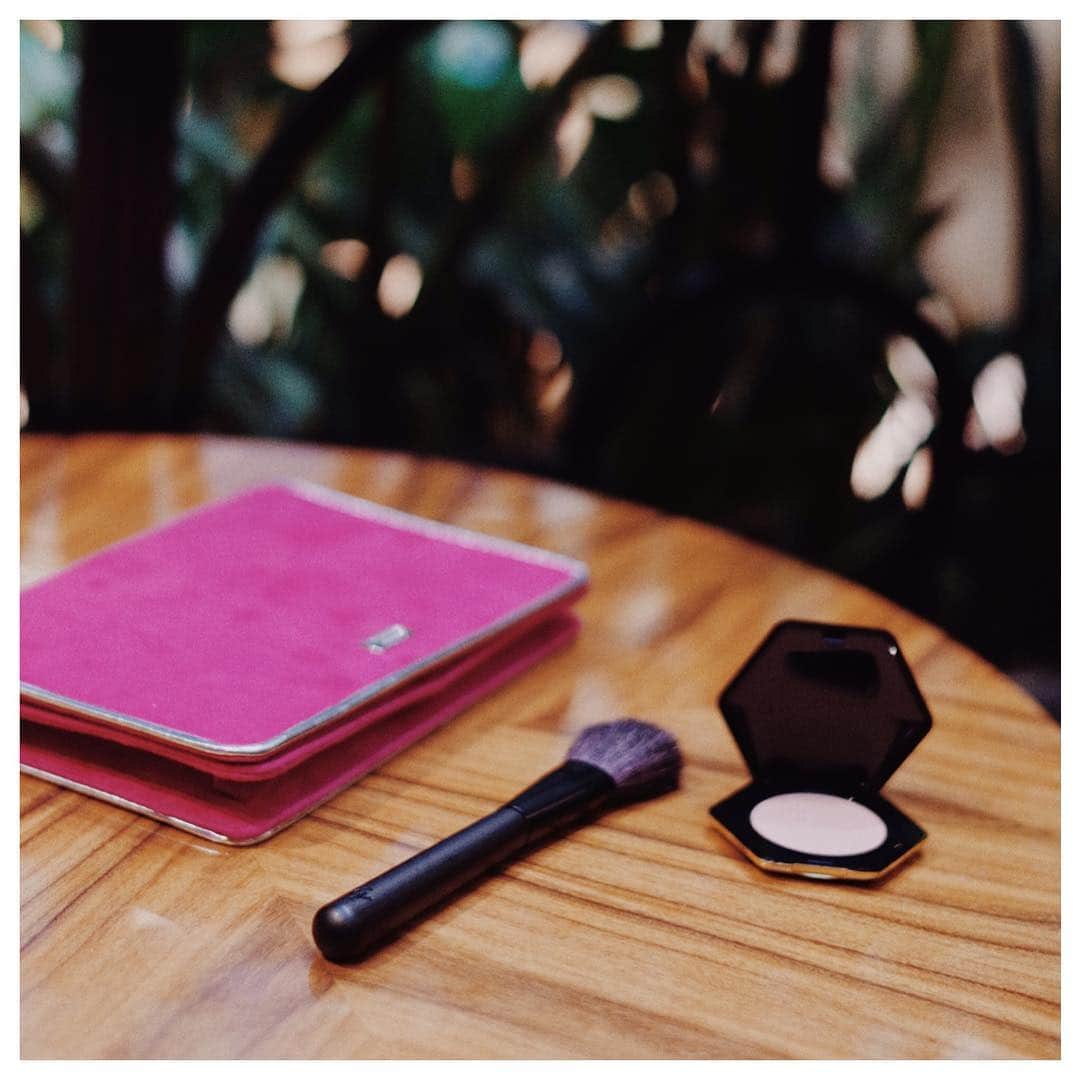 のインスタグラム：「Colorblock! 🌸 #morgan #fashion #outfit #morgandetoi #fashioninspiration #lifestyle #colorblock #pinkmood #bagslovers #springtime #chicinthecity #lamodelamodelamode #girlsquad」