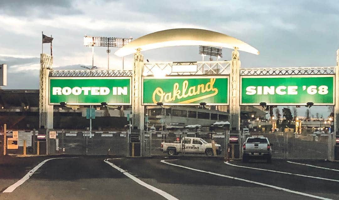 オークランド・アスレチックスさんのインスタグラム写真 - (オークランド・アスレチックスInstagram)「Rise and shine. It’s #OpeningDay in #HeroTown. #RootedInOakland」3月28日 23時23分 - athletics