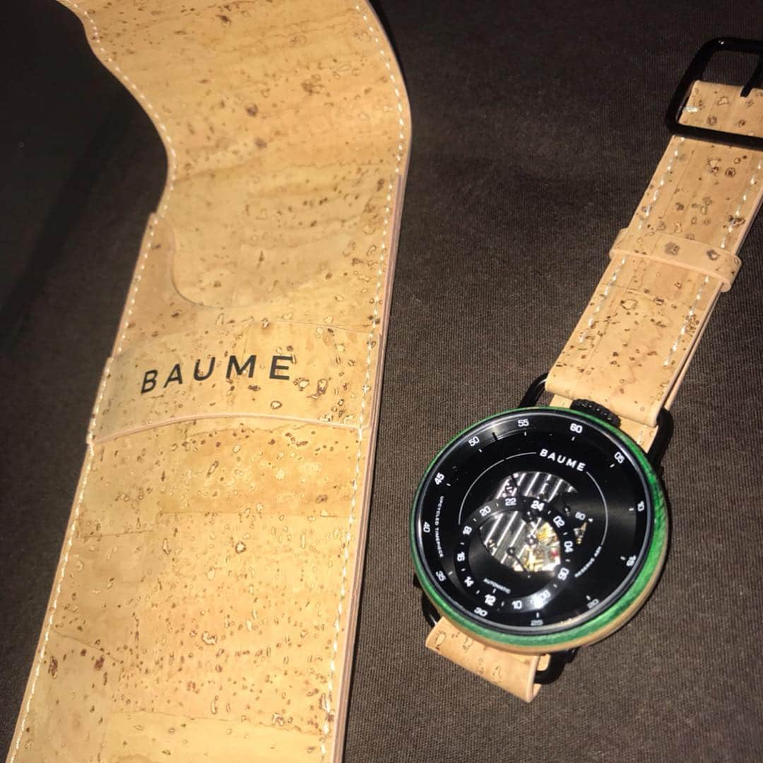 タイキさんのインスタグラム写真 - (タイキInstagram)「BAUME Official Launch Party ✨  今回は表参道にポップアップショップがオープンしまして行かせて頂きました😊  パーツやベルトなどをカスタマイズして、自分だけの時計を作りだすことができること、また地球の環境に配慮したリサイクル、アップサイクルが可能な素材を使用する時計ブランドです🌏✨ 数日前にストーリーでもUPしたけど、僕の時計は羅針盤周りが、スケートボードのローラをリサイクルしてできた時計です 😁  #BAUME #baumewatches #baumetokyo」3月28日 23時40分 - taiki_jp