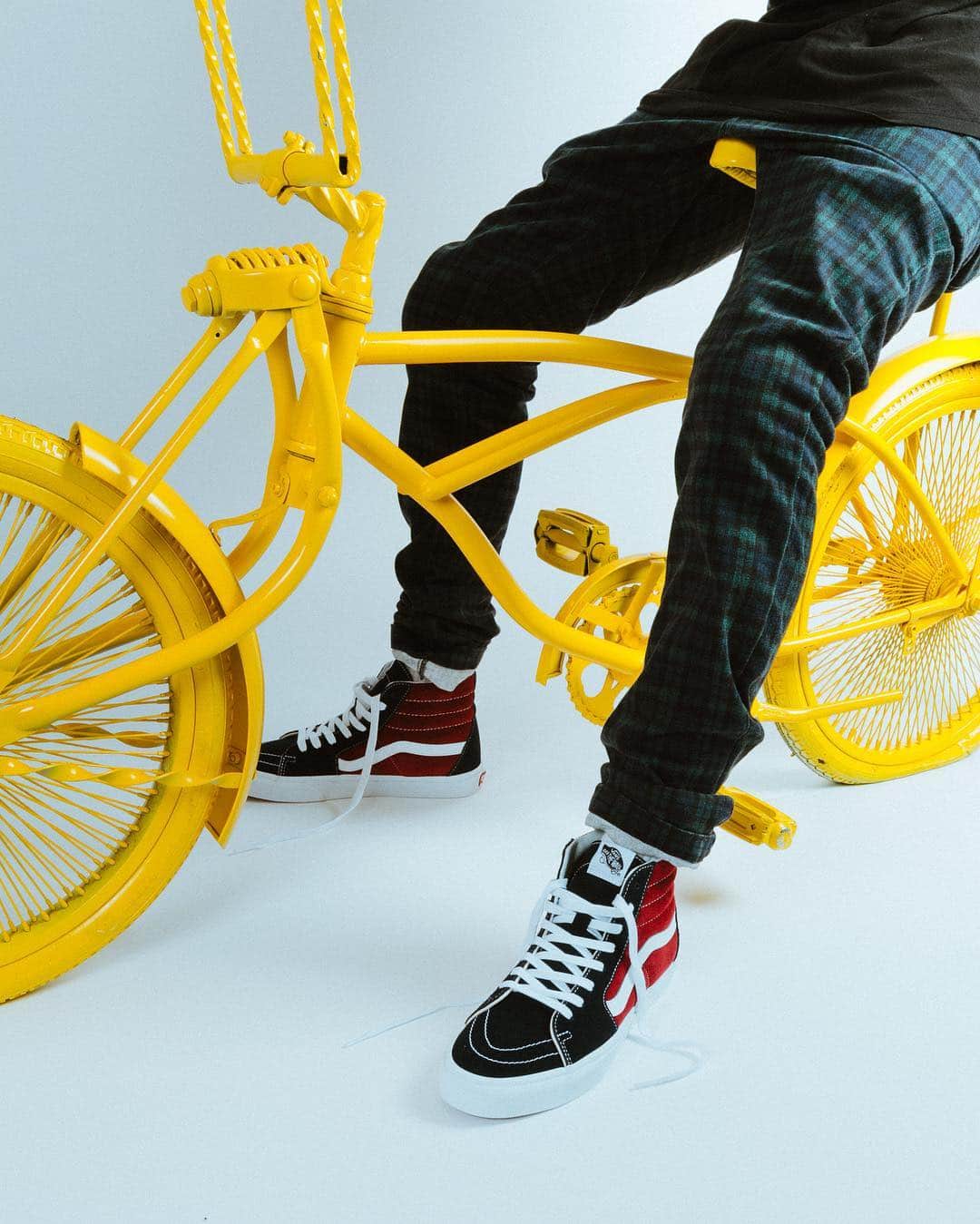のインスタグラム：「All dressed up. #Vans SK-8 Hi 'Corduroy' Available Now, In-Store!」