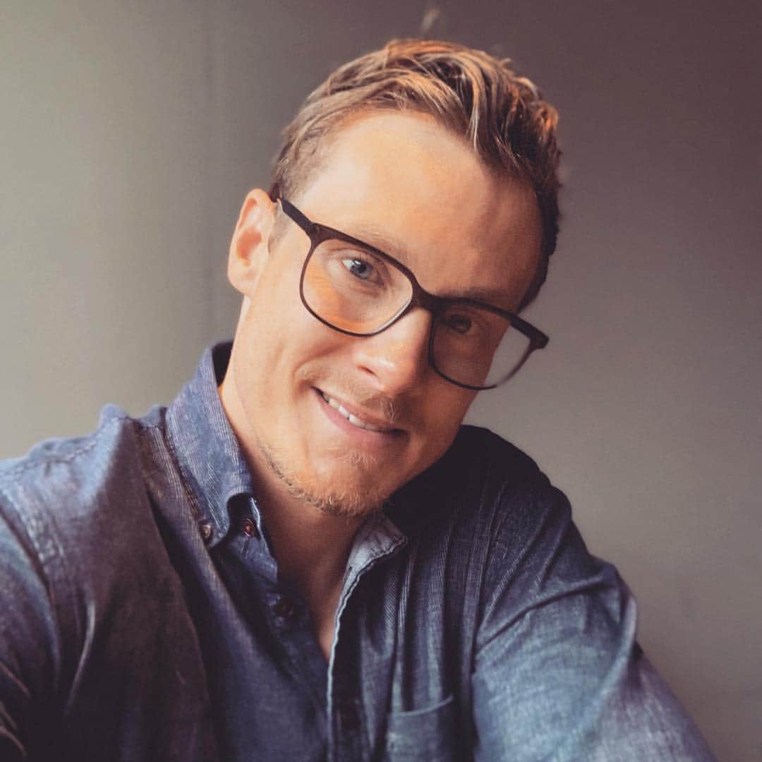 マルセル・ヤンセンのインスタグラム：「#brillenschlange #hamburg #durchblickbehalten」