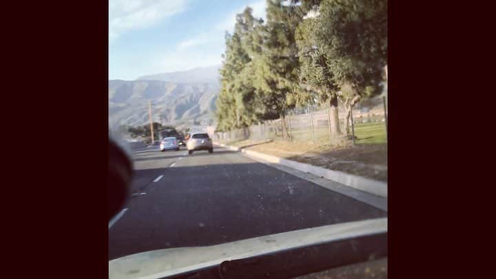 Breonne Rittingerのインスタグラム：「My response when people ask me if I miss NYC... this is my drive home daily. I’m very fortunate to go on vacation daily to my home. ❤️ (Sorry for the dirty windows, I live in a forest) #sanbernardinonationalforest #california #grateful」