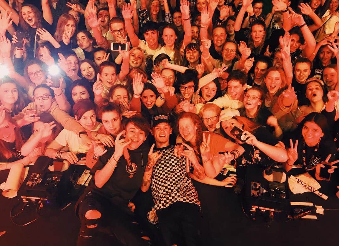 Bars and Melodyさんのインスタグラム写真 - (Bars and MelodyInstagram)「Haarlem, you were soo fun last night. Enjoy this picture lul.  Zurich tomorrow we cant wait!」3月28日 23時59分 - barsandmelody