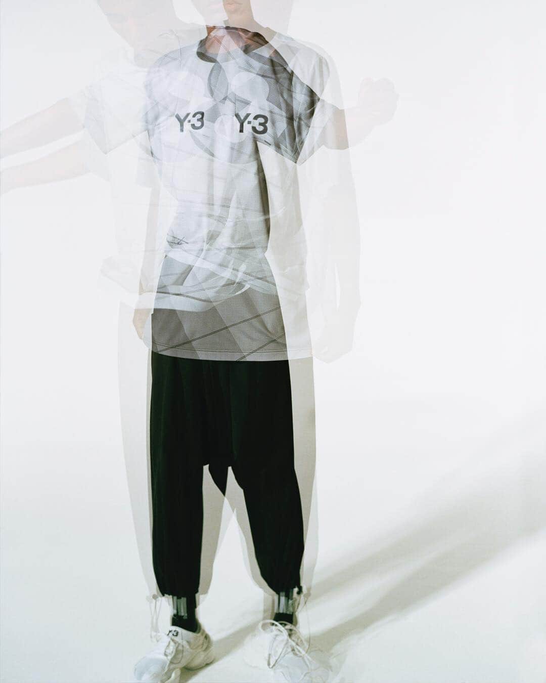 ワイスリーのインスタグラム：「Y-3 Football Shirt. Swipe for Y-3 Sailing Poncho.​ Y-3 Spring Summer 2019.​ 📷: @benmorrisphoto ---​ #adidas #Y3 #YohjiYamamoto ​ Discover the collection at Y-3.com」