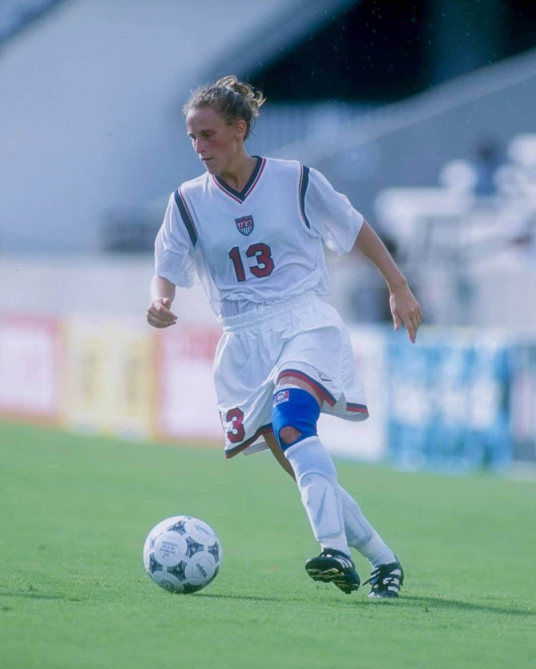 FIFAワールドカップさんのインスタグラム写真 - (FIFAワールドカップInstagram)「#OnThisDay in 2010, @ussoccer legend @kristinelilly became the first woman in international football history to represent her country in four different decades. A two-time FIFA Women's World Cup winner, #Lilly is also a three-time Olympian, with two gold medals 🥇🥇 and one silver 🥈 to show for her impressive efforts 🇺🇸👏 #FIFAWWC #USWNT #legend #TBT」3月29日 0時00分 - fifaworldcup
