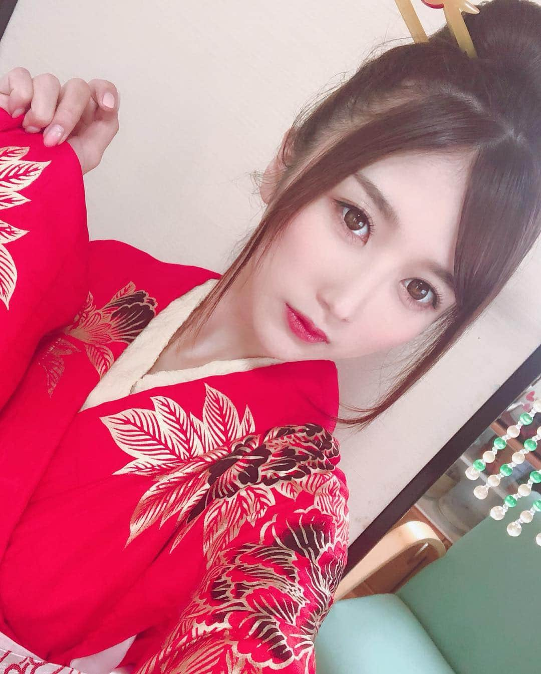 大槻ひびきさんのインスタグラム写真 - (大槻ひびきInstagram)「撮影で花魁になりました🌸 時代劇の様なドラマ作品で 朝から山奥の古小屋スタジオで撮影しました☺️ みんなに見てもらえたら嬉しいな🌟 シルクラボさんありがとうございました💓 #softondemand  #silklabo  #コスプレ #花魁 #japan #sexy」3月29日 0時13分 - yanhibi0221