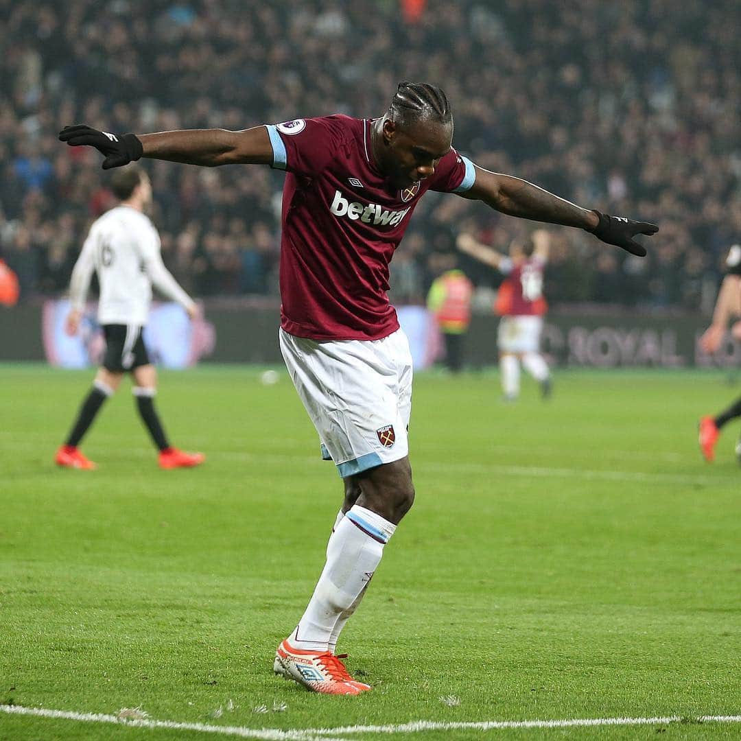 UMBROさんのインスタグラム写真 - (UMBROInstagram)「Happy 29th birthday to man like Michail Antonio - @westham and @Umbro athlete. . 3️⃣6️⃣7️⃣ career appearances. . ⚽️ 85 goals. . 🥇The best dancer in English football 🕺👀.」3月29日 0時10分 - umbro