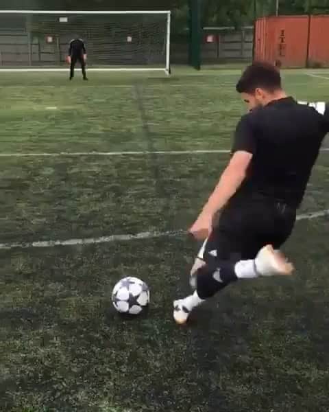 F2Freestylersのインスタグラム：「😂😂 When you see the future before it happens 🔮」