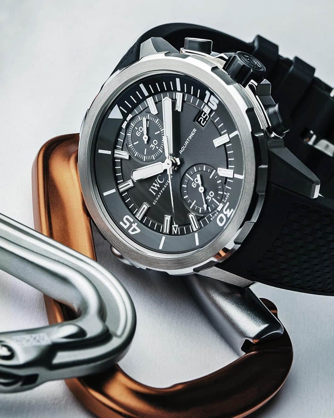 IWCさんのインスタグラム写真 - (IWCInstagram)「No challenge is too formidable for the Aquatimer Chronograph Edition “Sharks” and its intrepid wearer. (Ref.IW379506) #IWCAquatimer」3月29日 0時15分 - iwcwatches