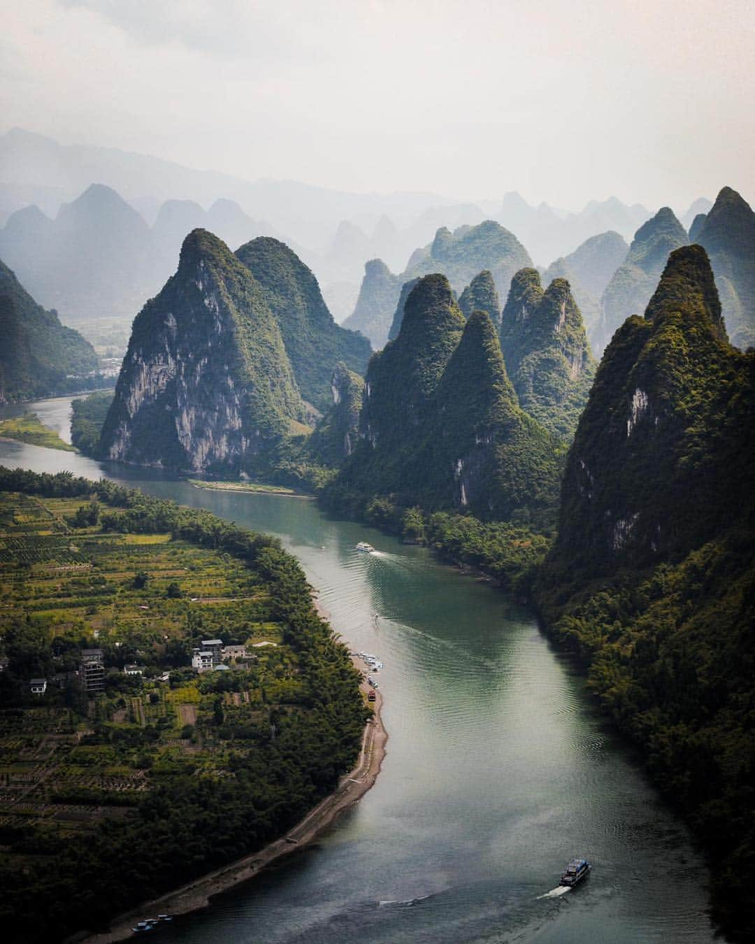 Canon Photographyさんのインスタグラム写真 - (Canon PhotographyInstagram)「The world is not in your books and maps. It’s out there!🌏 Sometimes you have to share the horizontal picture to do a place justice. Yangshuo is truly amazing! Swipe and be inspired!  Photography | @sjoerdbracke  Yangshuo, China #yangshuo #guilin #canon_photos #cpcollectives」3月29日 0時16分 - cpcollectives