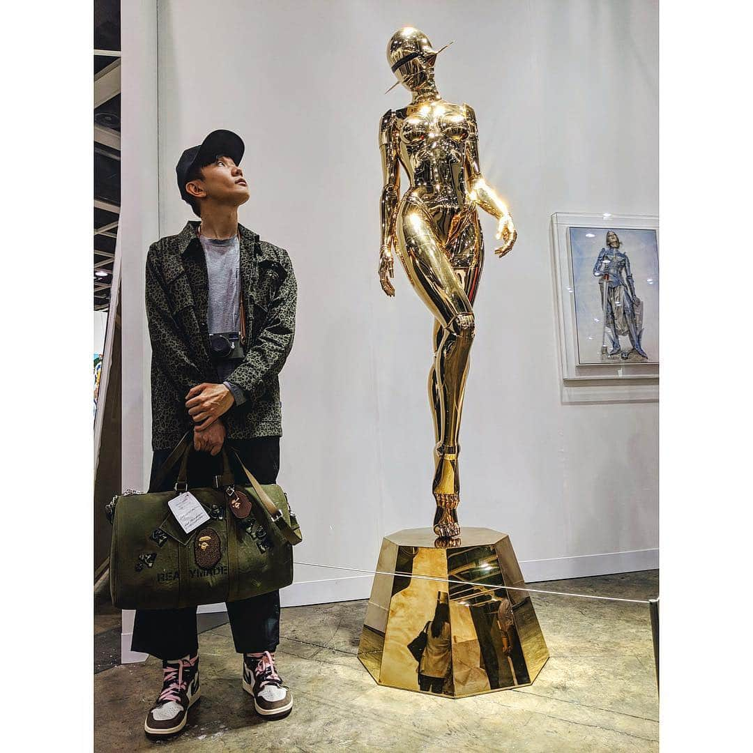 林俊傑さんのインスタグラム写真 - (林俊傑Instagram)「Another one off the checklist! 「巴塞爾藝術展」解鎖！  #ArtBasel2019 #kawsholidayhk」3月29日 0時17分 - jjlin