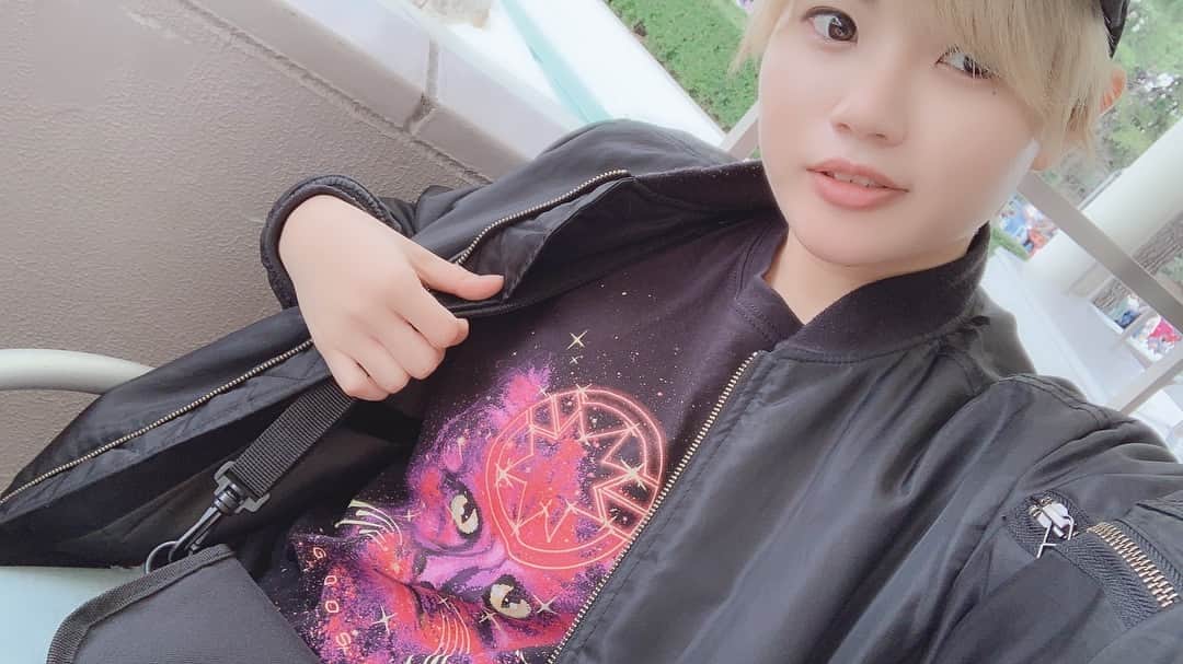 のインスタグラム：「#captainmarvel #goose #Tshirt #marvel #marvelcinematicuniverse  #marvelcomic  #キャプテンマーベル #グース #猫 #猫T #cat  #アメコミコーデ #アメコミ #マーベル #マーベルさん #ジェンダーレス#genderless  #instafashion #instagram #instagood  #code #black #Galaxy」
