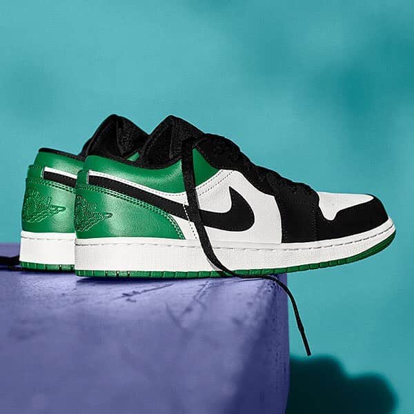 Sneaker Newsさんのインスタグラム写真 - (Sneaker NewsInstagram)「Jordan Brand unveils it’s Summer 2019 collection of Air Jordan 1s inspired by skateboarding. For a closer look at four AJ1 Lows coming in April (including this Mystic Green colorway), tap the link in our bio.」3月29日 0時32分 - sneakernews