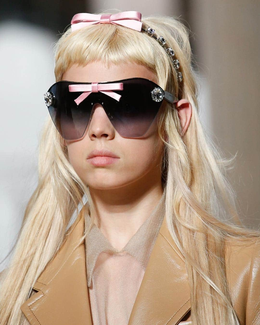 Vogue Italiaさんのインスタグラム写真 - (Vogue ItaliaInstagram)「Sunglasses from Spring-Summer 2019 🌞✨ Discover the full selection by @olivaselene today on vogue.it」3月29日 0時33分 - vogueitalia