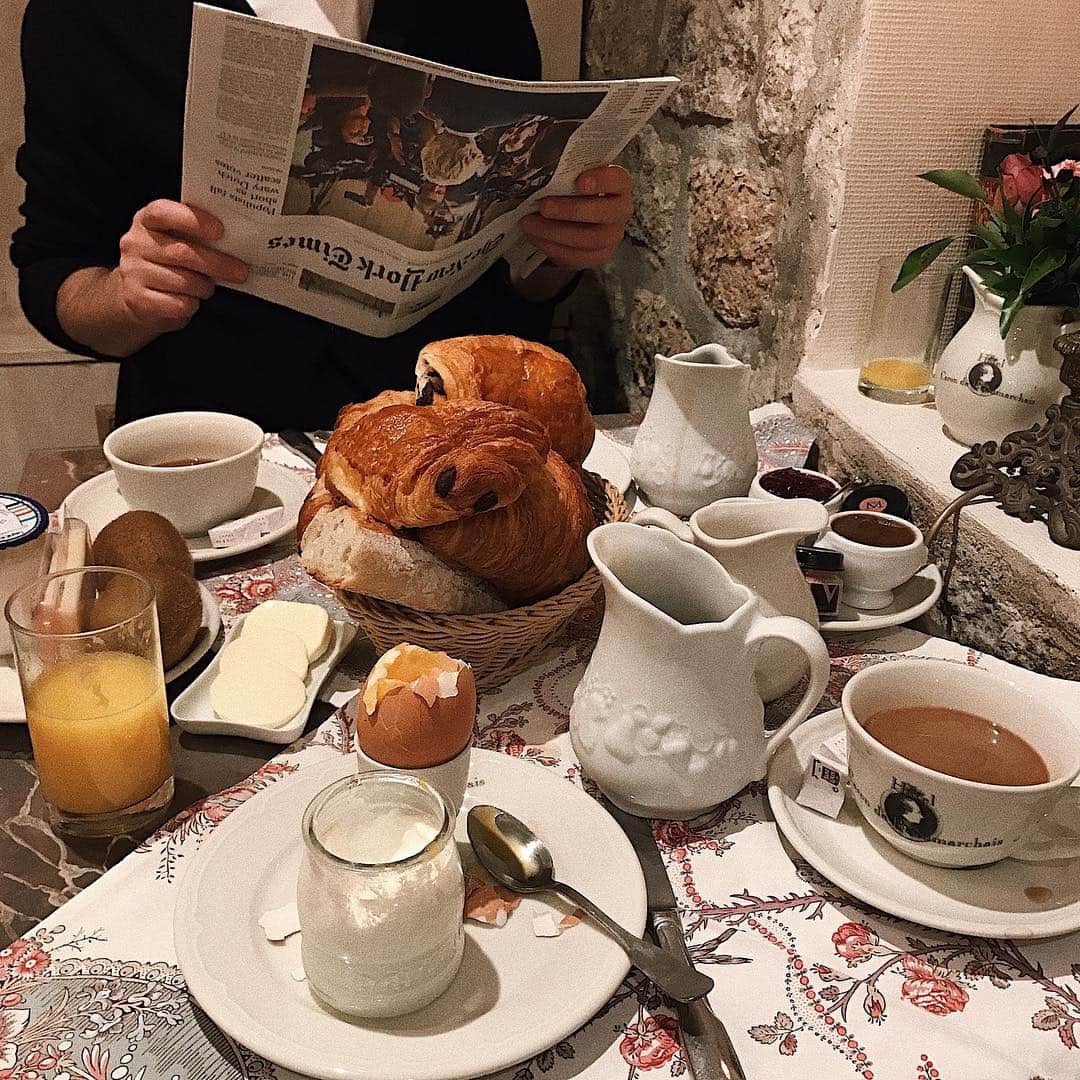 ジェーン・アルドリッジのインスタグラム：「Dreaming of breakfasts past 🙏 (even though I’m having some very tasty huevos rancheros right now, which must be hard to come by in Paris)」