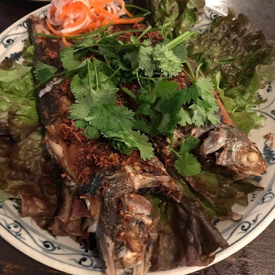 フローラン・ダバディーさんのインスタグラム写真 - (フローラン・ダバディーInstagram)「取材で伝説のベトナム料理ミレイに行ってきました。オーナーのAKIさんと20年の付き合いです。季節の野菜、魚も肉も、南ベトナムの味。The best vietnamese restaurant in town #ミレイ ＃週刊新潮のグルメ連載は４月から！」3月29日 0時40分 - florent_dabadie