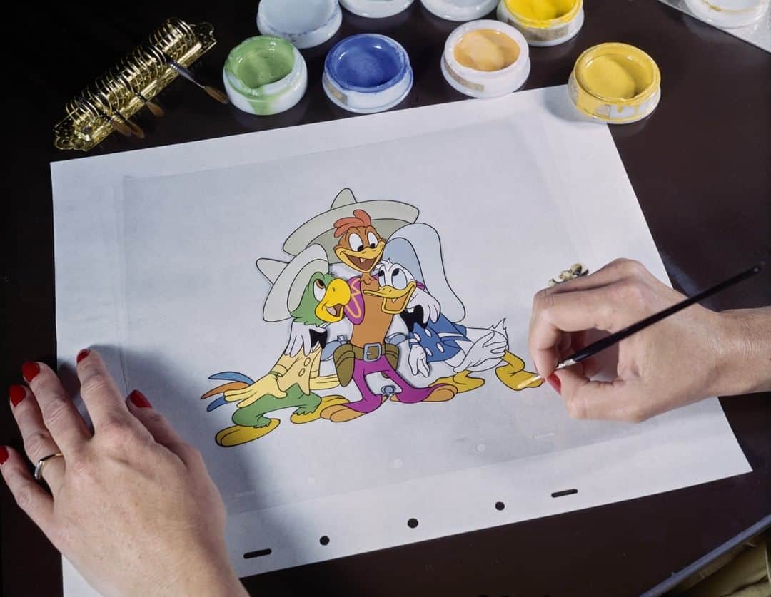 Disneyさんのインスタグラム写真 - (DisneyInstagram)「At Walt @DisneyAnimation Studios, birds of a feather are drawn together. The Three Caballeros star in this #TBT photo of an Ink & Paint artist making magic on an animation cel for the 1945 film.」3月29日 1時00分 - disney