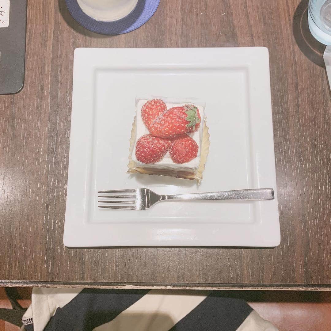 楠ろあさんのインスタグラム写真 - (楠ろあInstagram)「🍓🍓🍓」3月29日 1時04分 - roa.k6